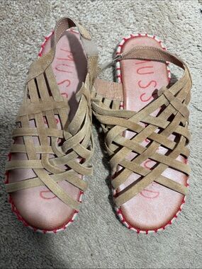 Musse & Cloud Tan Woven Suede Sandals with Pink Insole